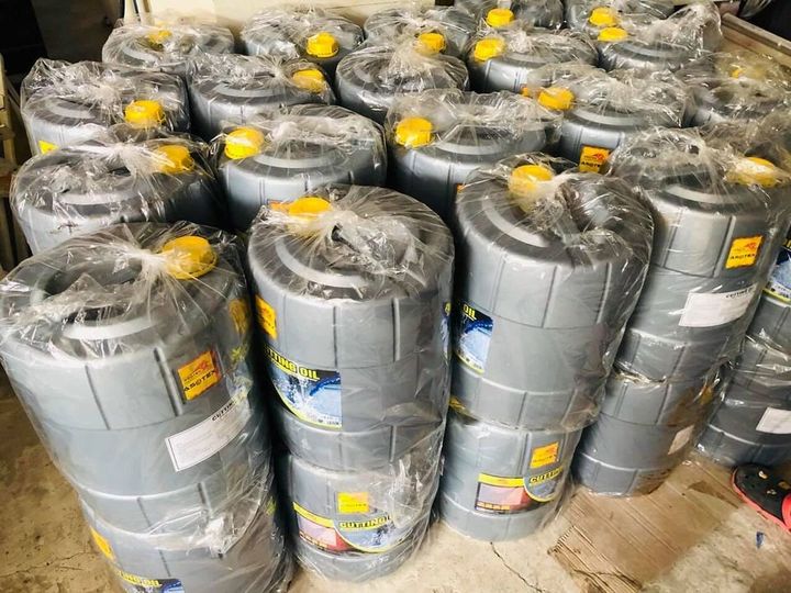 Dầu làm mát dùng cho lưỡi cắt, can loại 5L (Thùng 20lit chiết ra)
