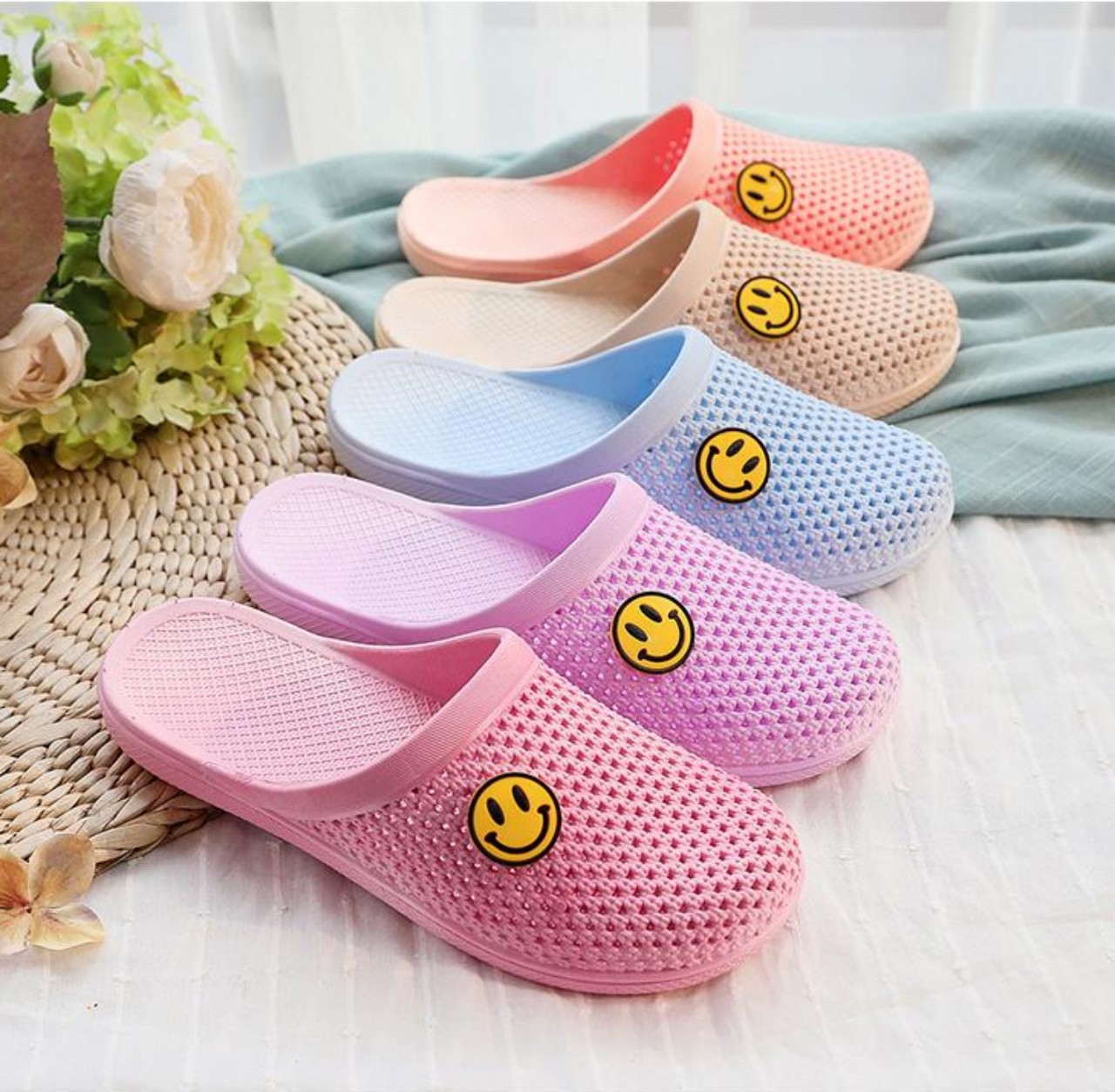 Dép sục hình mặt cười