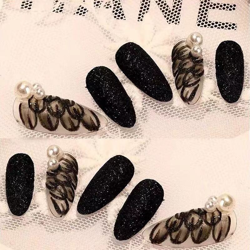 Cát rắc trang trí móng