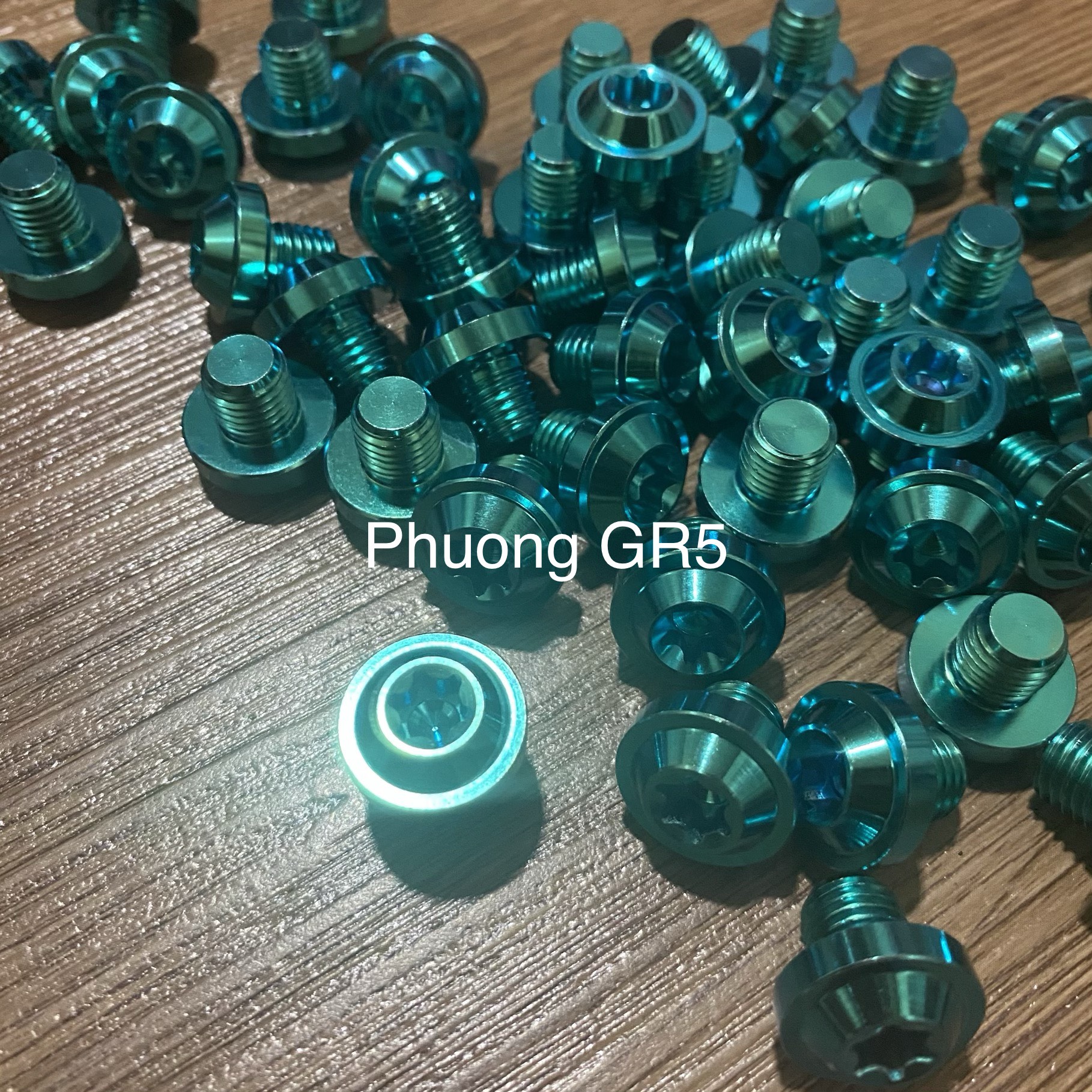 Ốc bịt chụp chân gương titan xe wave sirius dream vision ab