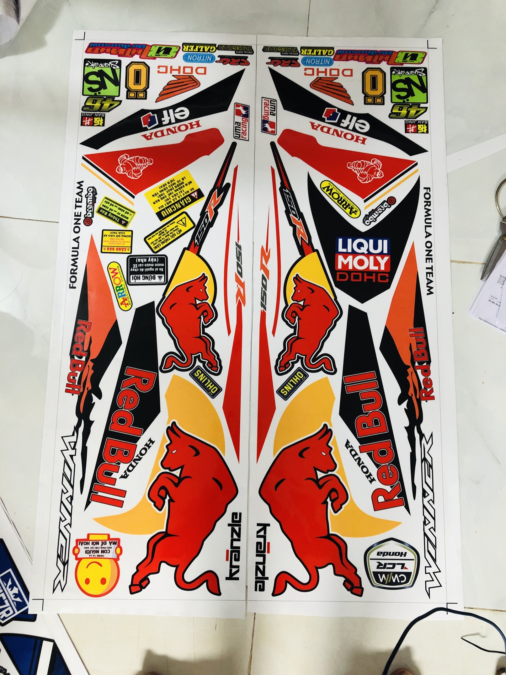 tem rời redbull winner dán xe trắng