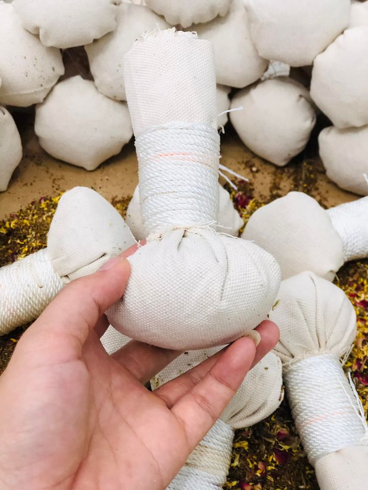 Cây muối chườm mắt thảo dược sau sinh