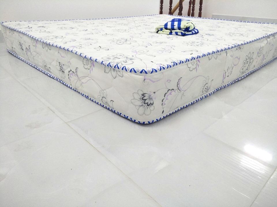Nệm 1m8x2mx14cm cao su tổng hợp diamond luxury. màu trắng hoa văn