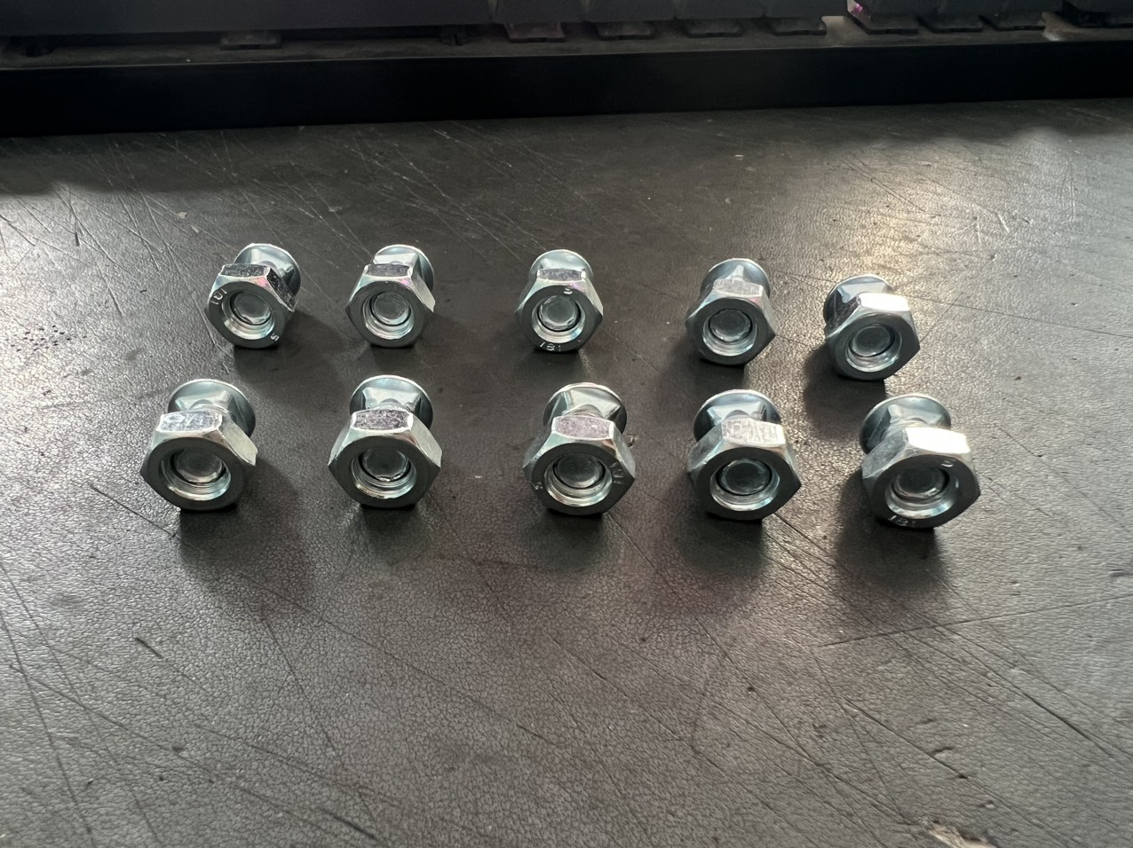 Combo( 20, 30, 40, 50, 60, 70, 80, 90 ) Ốc bắt kệ sắt V lỗ đa năng