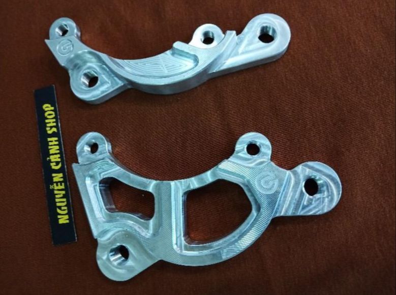 pas đỉa trước heo dầu brembo