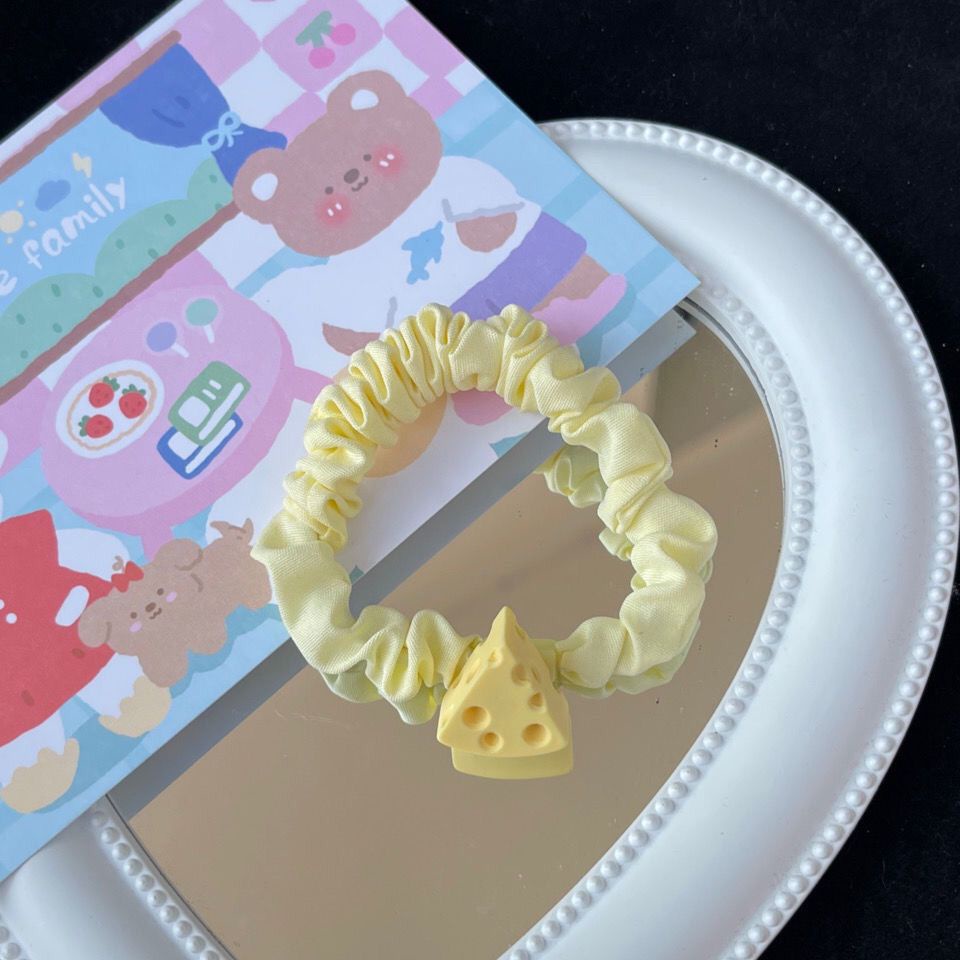 Scrunchies dây cột tóc cô gái nhỏ xinh xắn