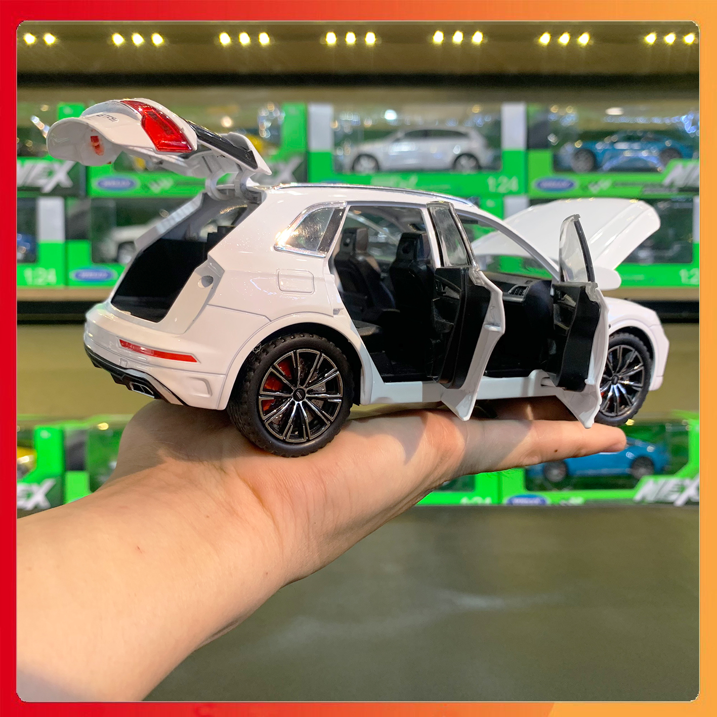 Mô hình xe Audi Q5 tỉ lệ 1:24 Newao