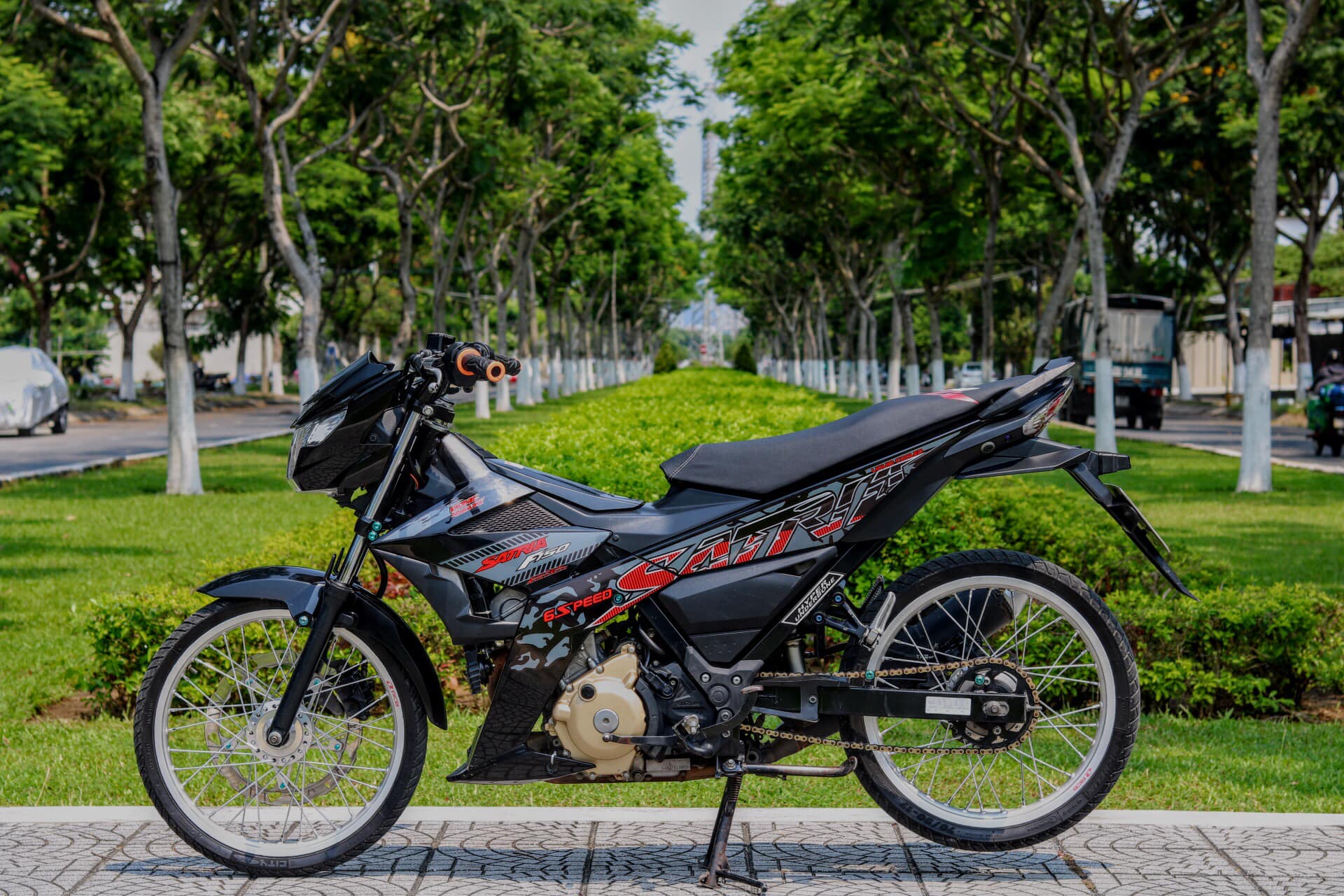 Tem Rời Dán Xe Raider FI Mẫu Xám Đen Đỏ Chữ Satria Cực Chất, Hàng 3 Lớp Chất Lượng Cao