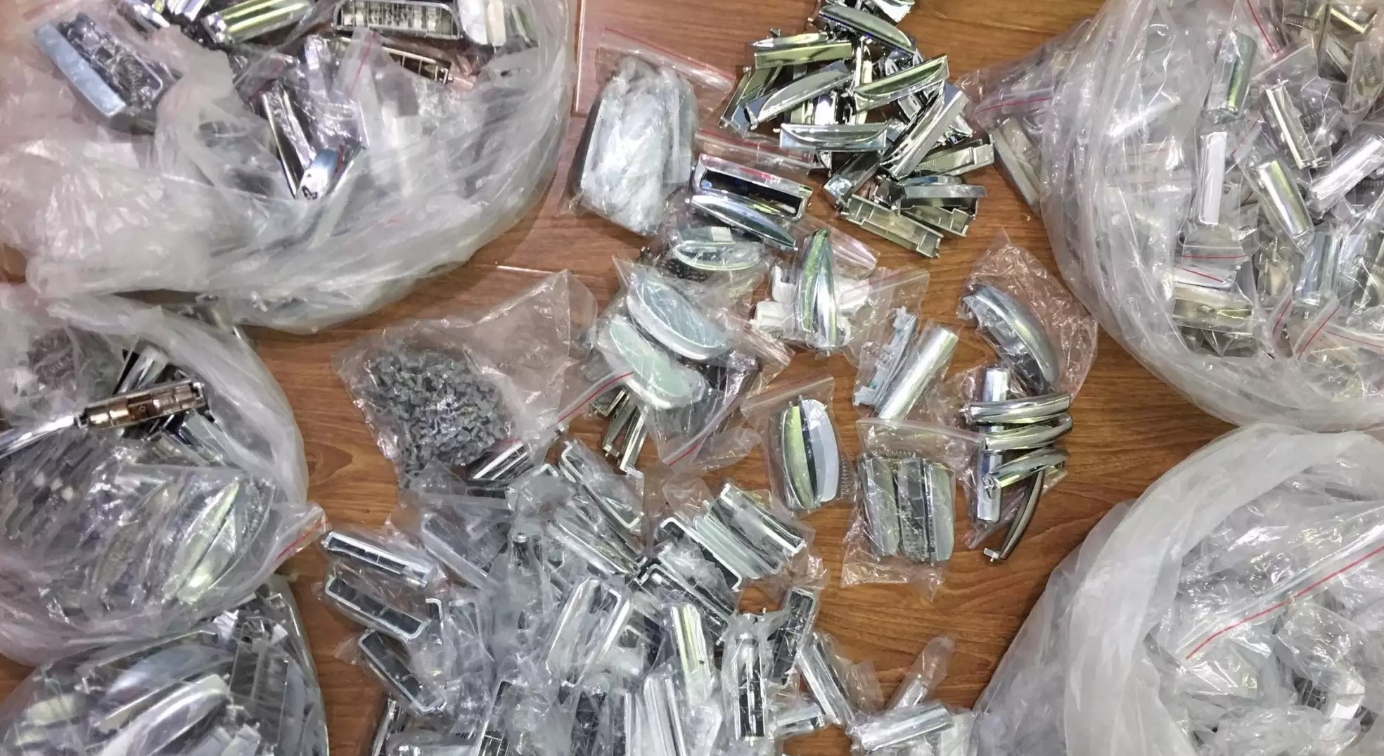 Lẫy Khóa vung Nồi cơm Toshiba - Lẫy gài mở Khóa Nắp Nồi cơm dành cho Toshiba Model RC-18NMF và RC-10MNF