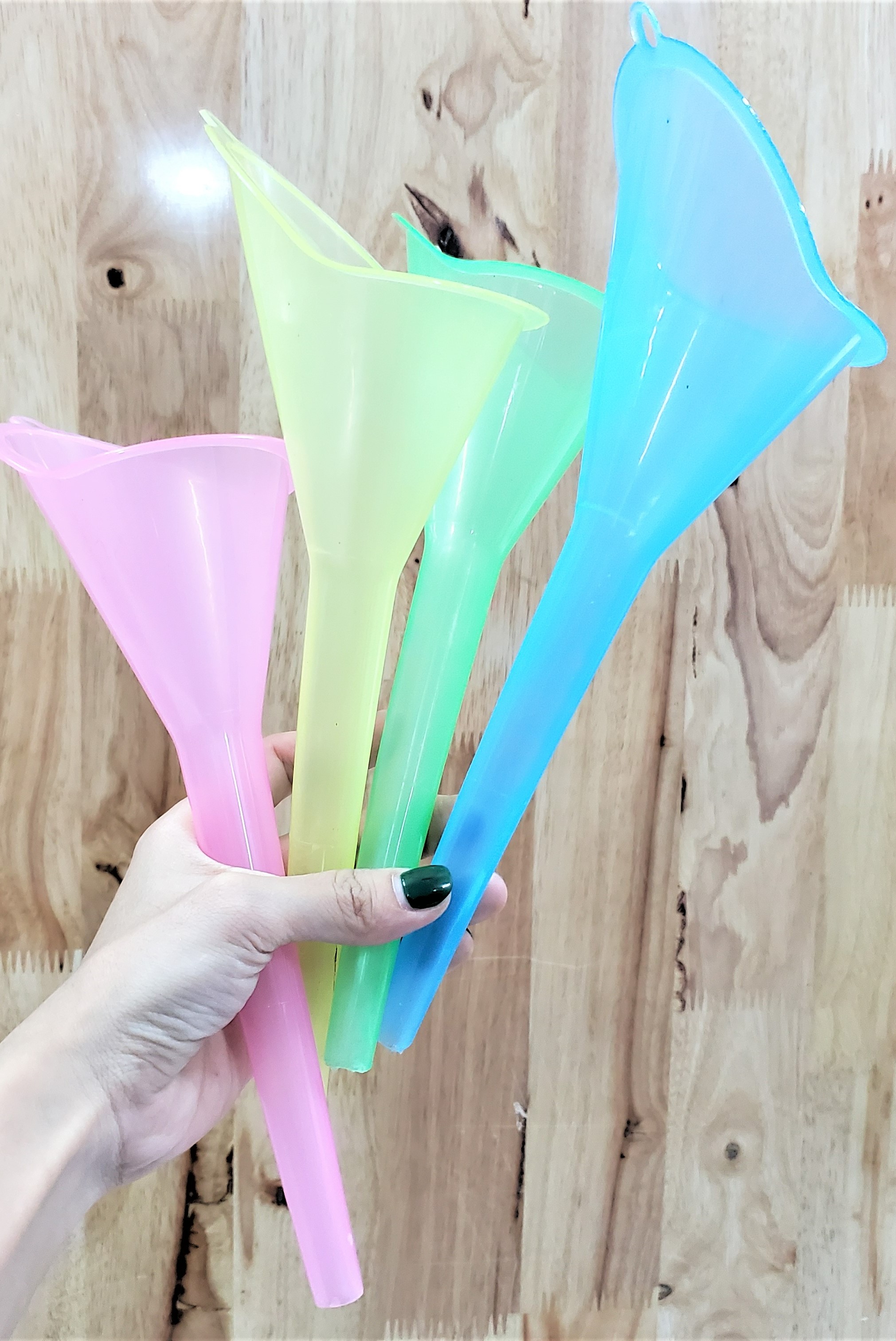 Quặng phễu rót nhớt chuyên dụng ( giao màu ngẫu nhiên)