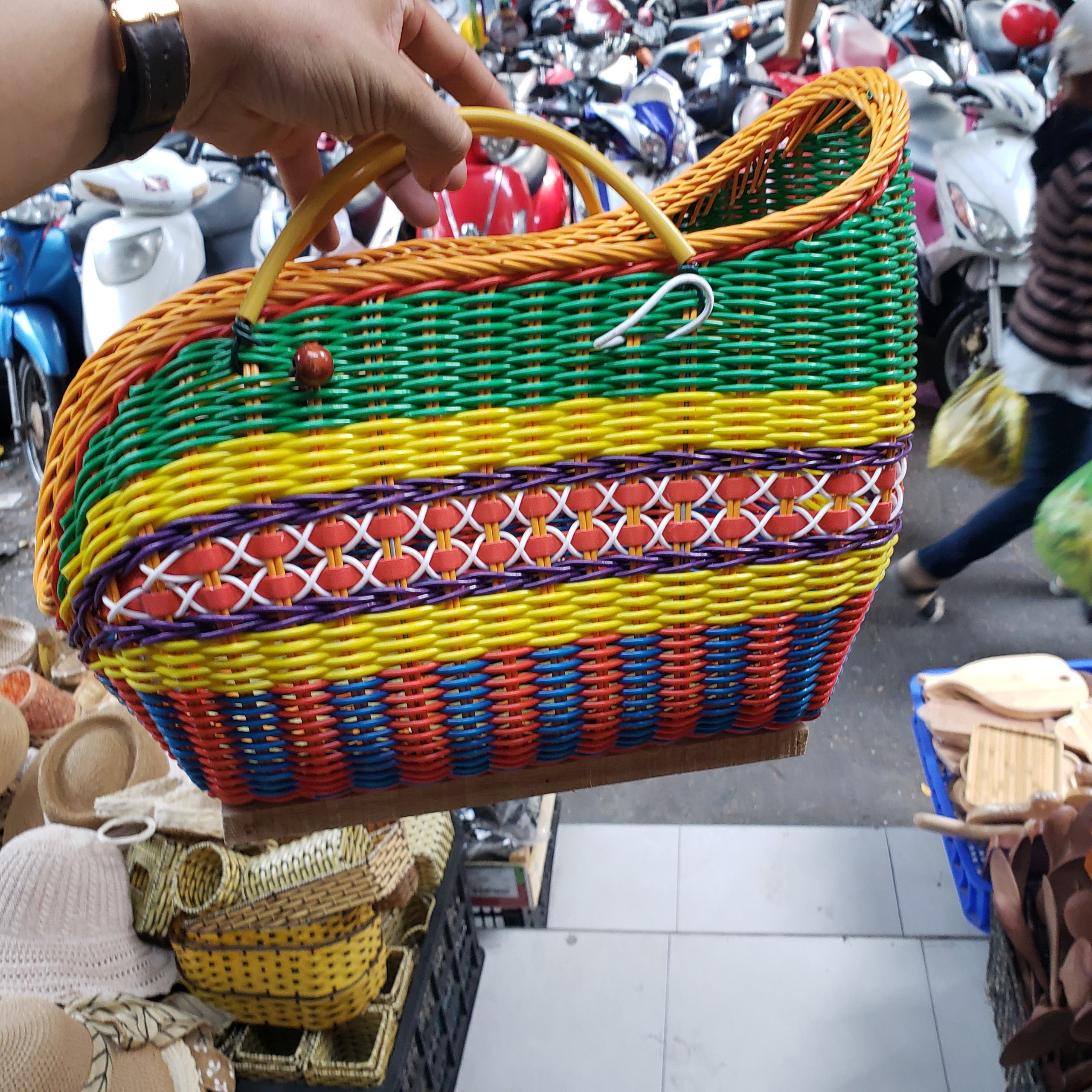 Giỏ Gà chó , mèo , gà
