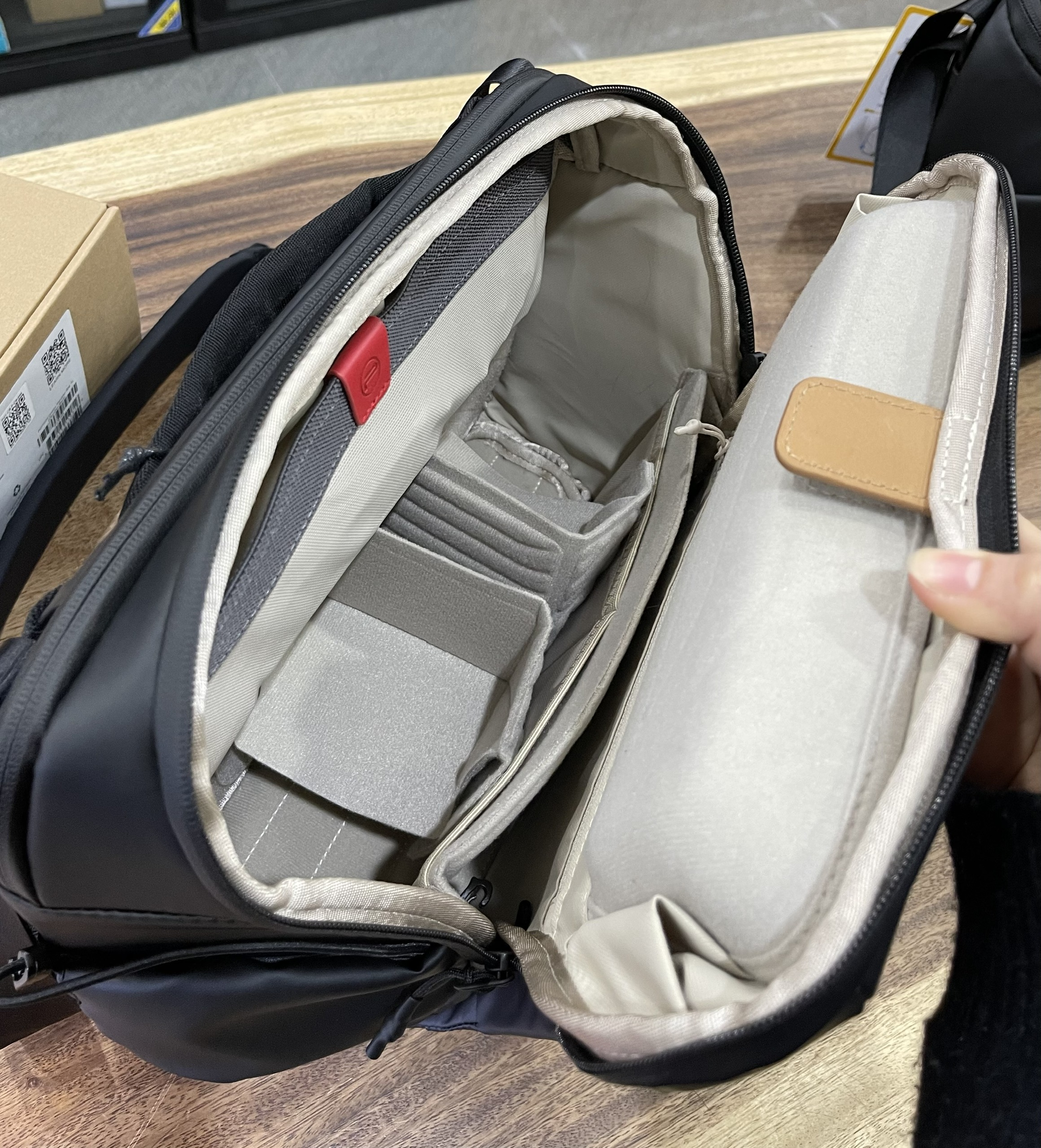Túi máy ảnh PGYTECH OneGo Shoulder Bag 10L (Obsidian Black)