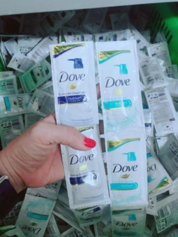 Combo 50 gói sữa tắm Dove 25 dưỡng ẫm chuyên sâu 25 dưỡng ẩm dịu mát tặng kèm túi đựng đồ dùng cá nhân