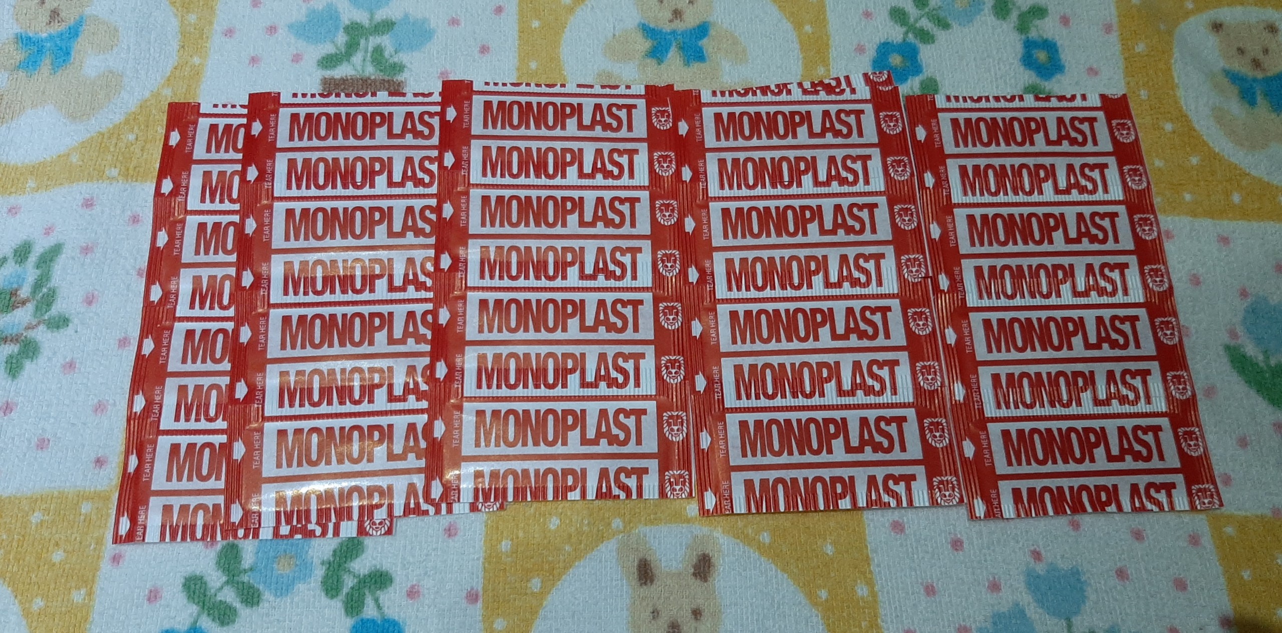 Băng cá nhân Monoplast hộp 100 cái