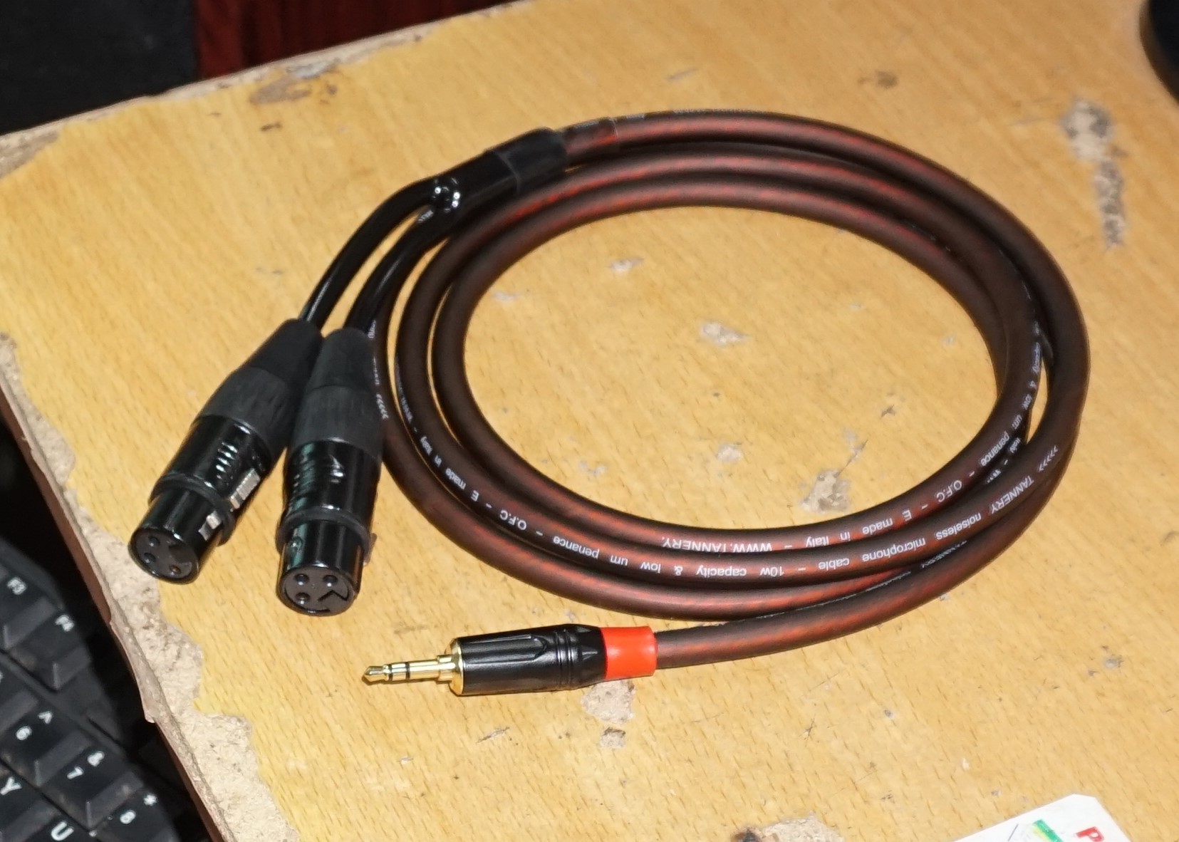 Dây 3.5 ra 2 canon cái dài 1m