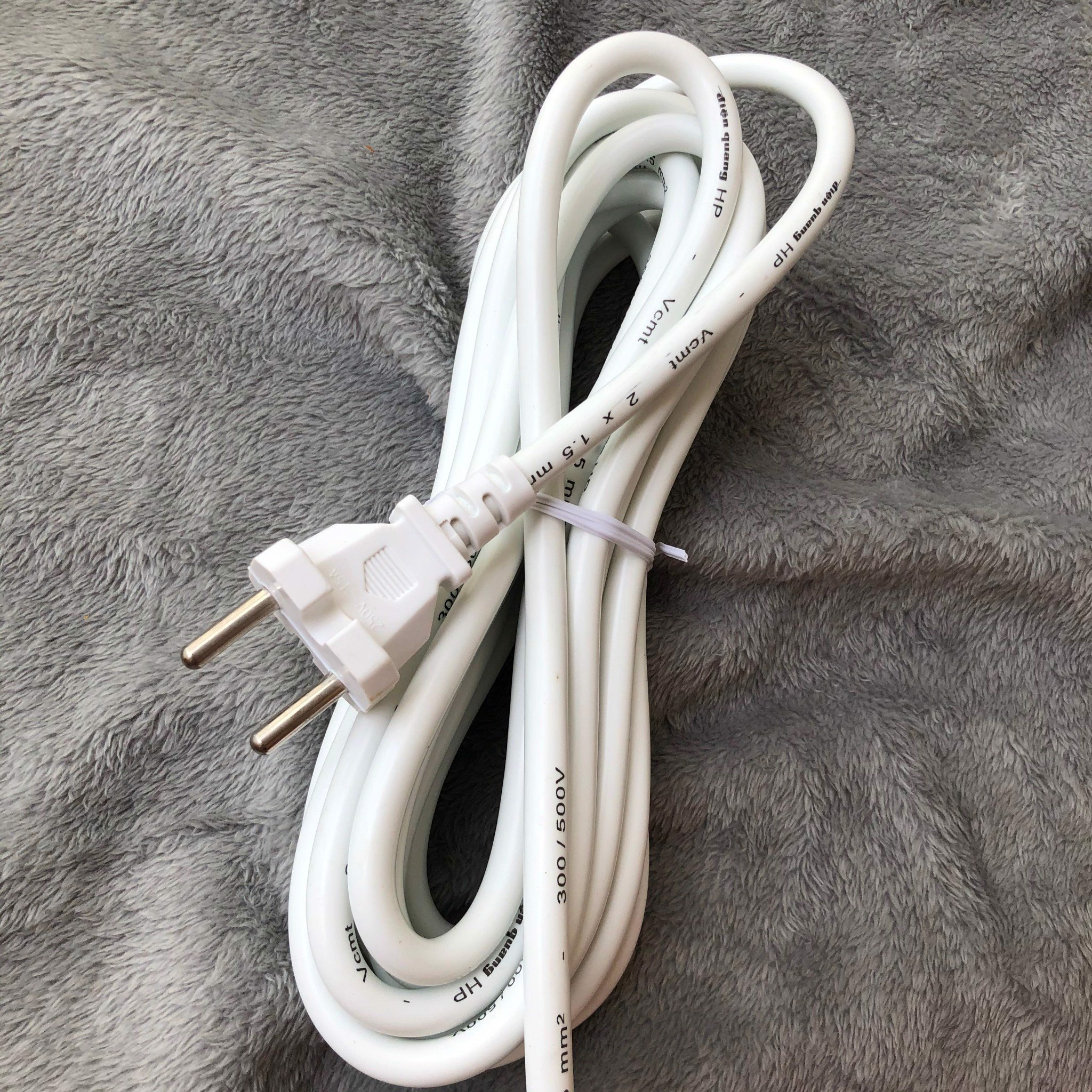 Ổ cắm Điện Quang ĐQ 001A-01 ( 6 lỗ 2 chấu )
