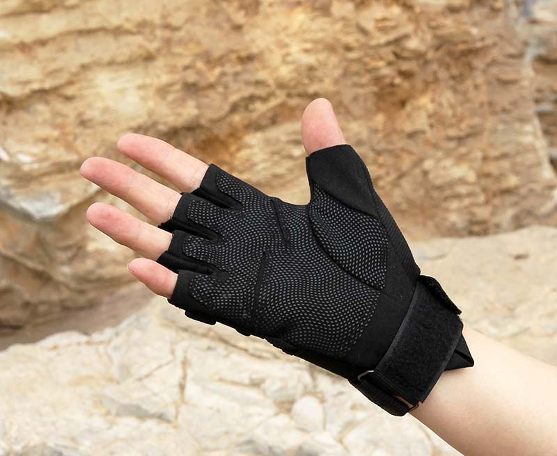 Găng tay Black Eagle, Black Hawk cụt ngón