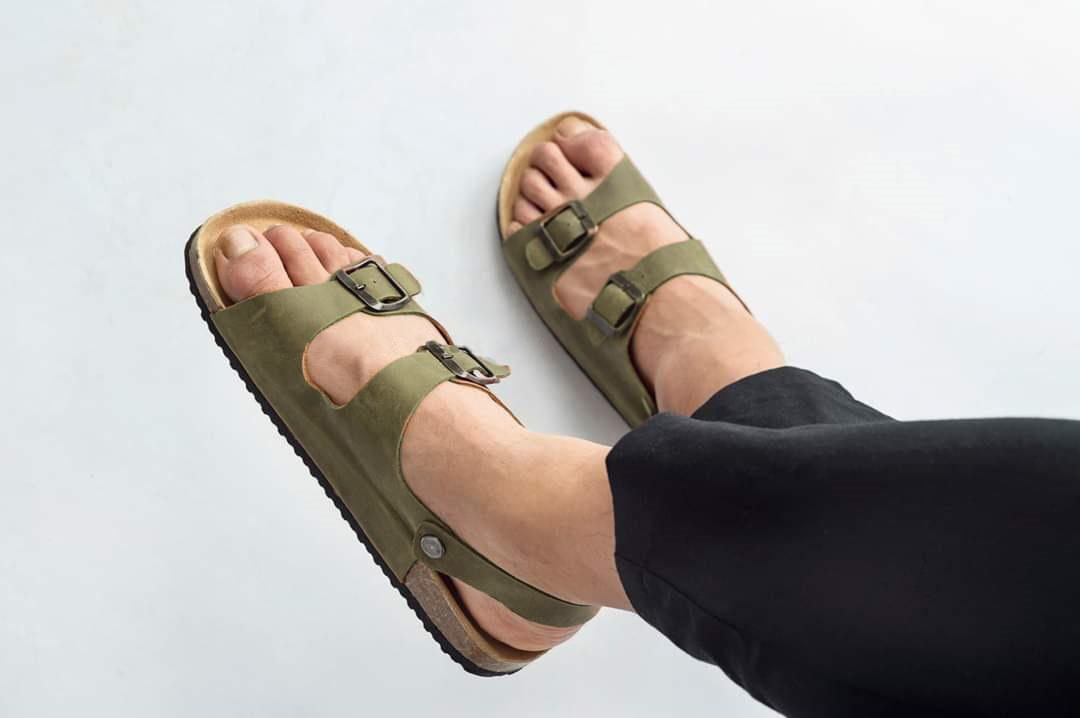 Giày Sandal Unisex 2 khóa da bò rêu đế trấu