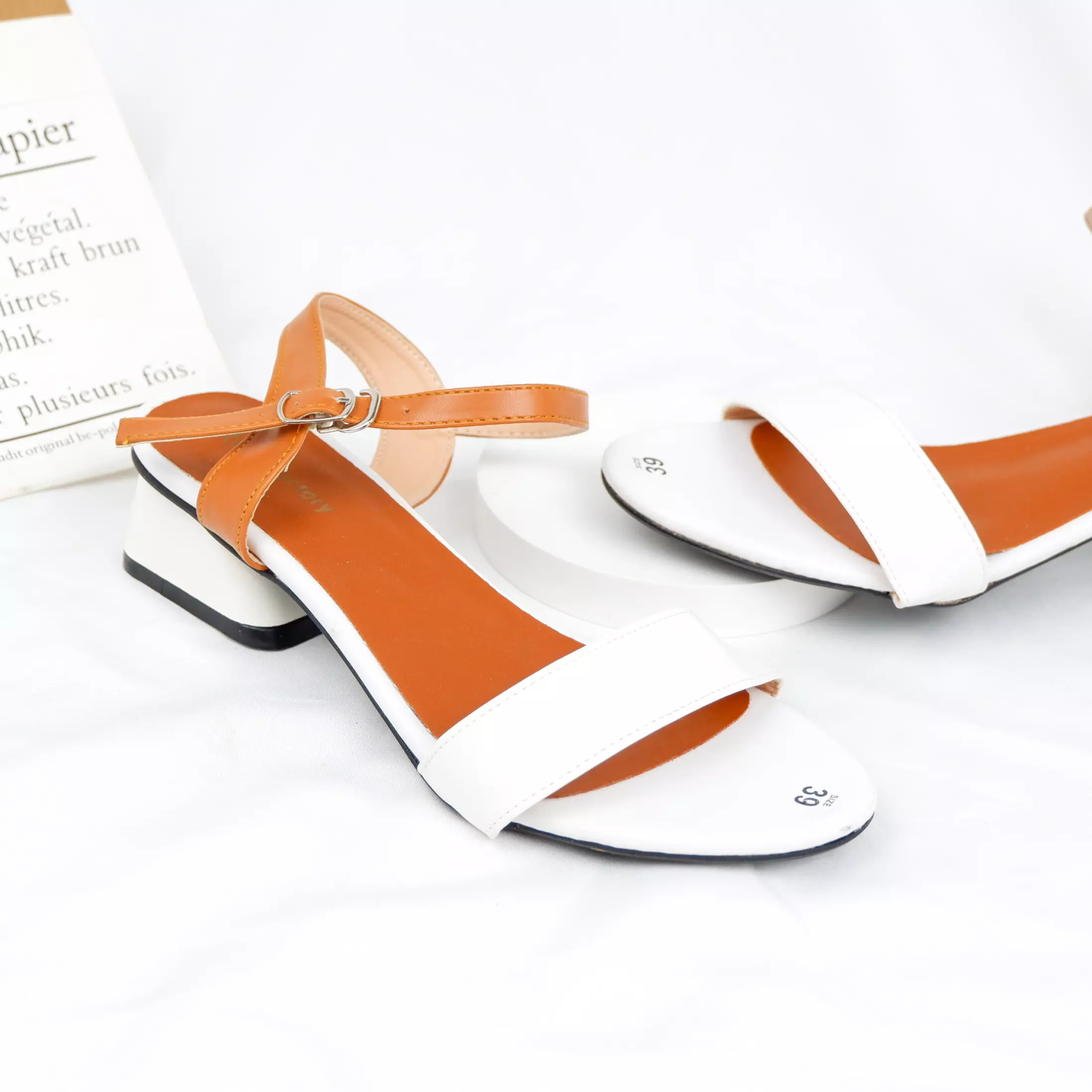 [Mã FASHIONGREEN264 giảm 10% tối đa 30k đơn từ 99k] Giày sandal gót vuông 3p RF