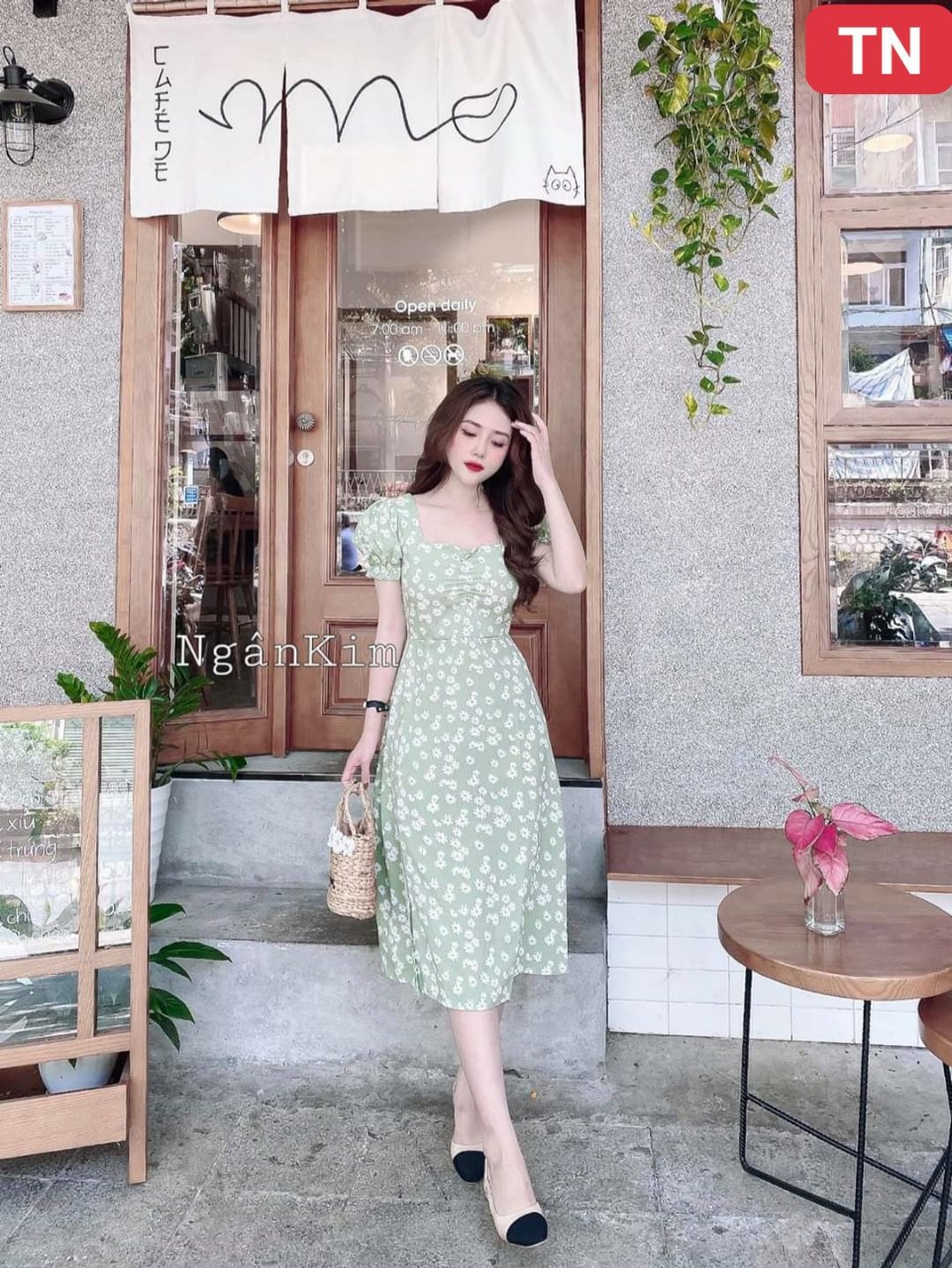 [HCM]Đầm hoa nhí xẻ tà cổ tim tay búp siêu đẹp