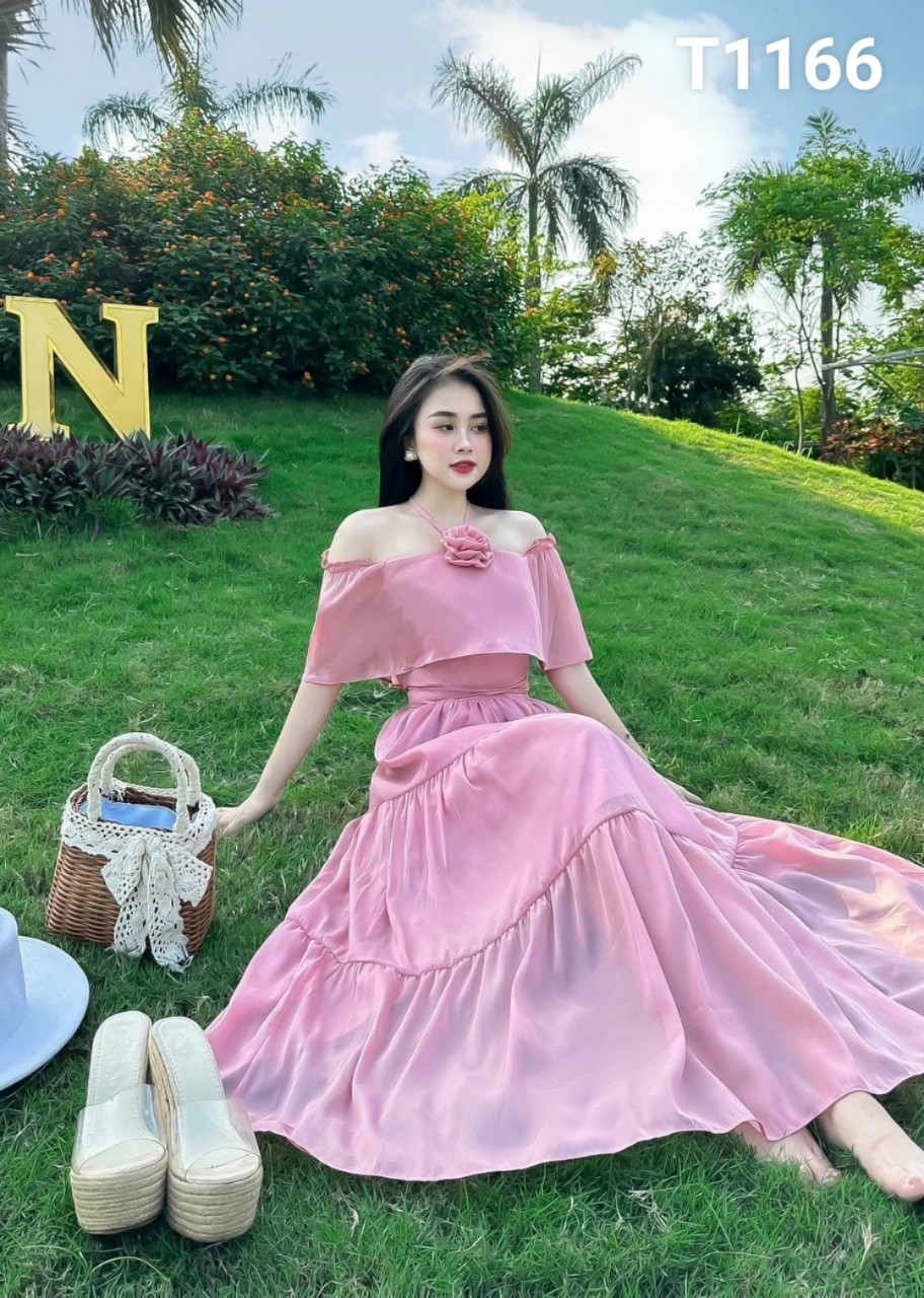 Đầm lụa maxi cao cấp xếp tầng có mút ngực và bông cổ lụa 100d T1166