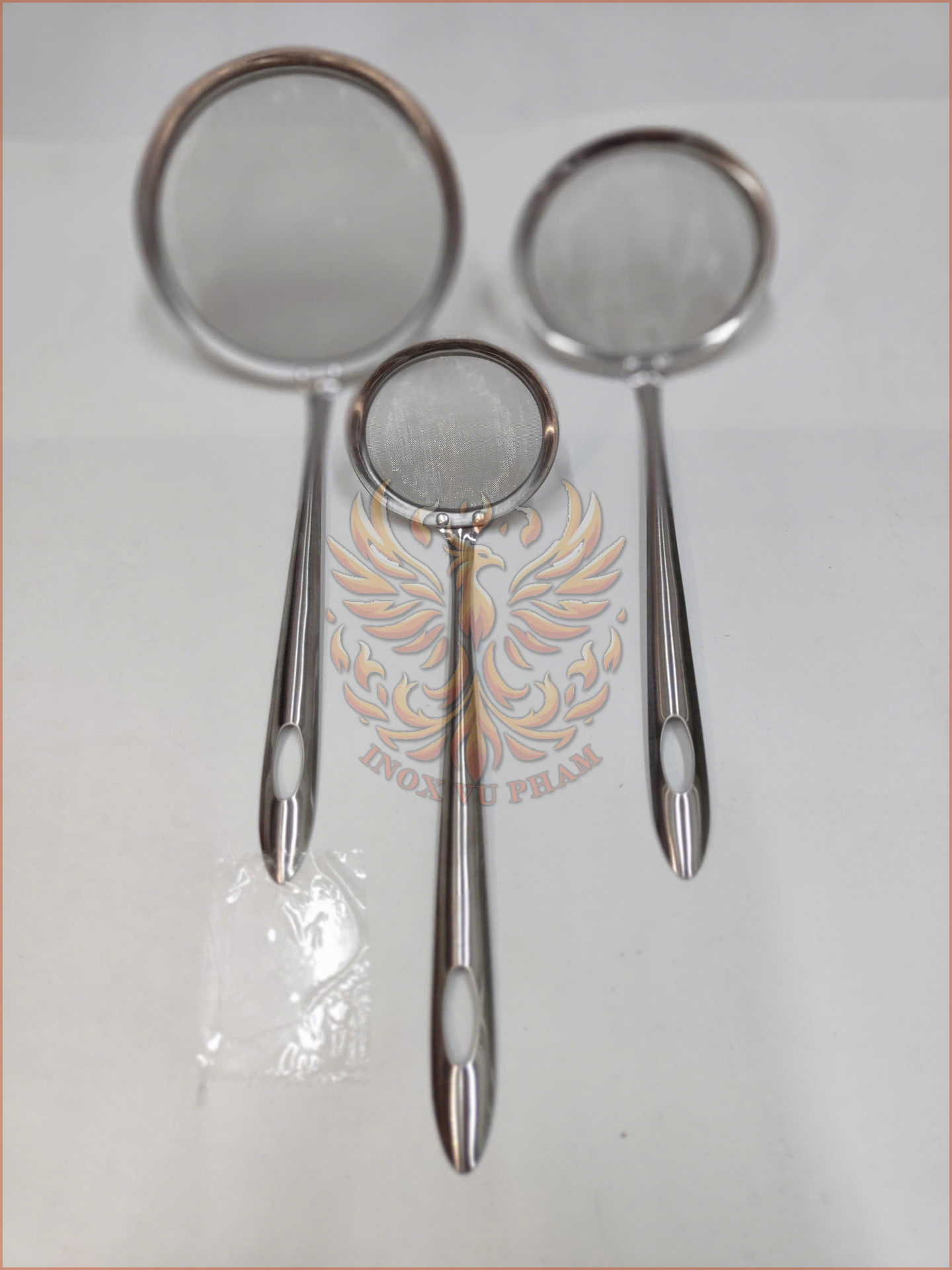 Vá vớt bọt / hớt bọt inox dạng lưới khít , mịn (Ảnh shop tự chụp)