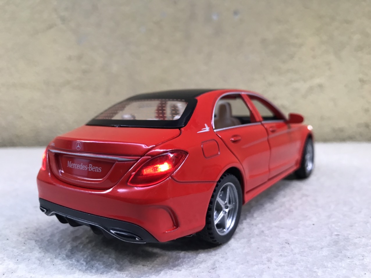 [HCM]Mô hình xe ô tô Mercedes C260L 1:32