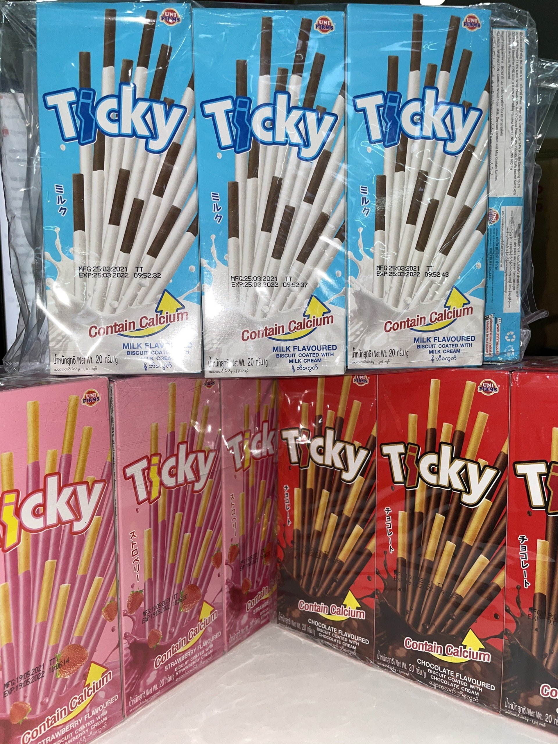 Bánh Que Ticky Thái Lan Kem Dâu (Hộp 20g)