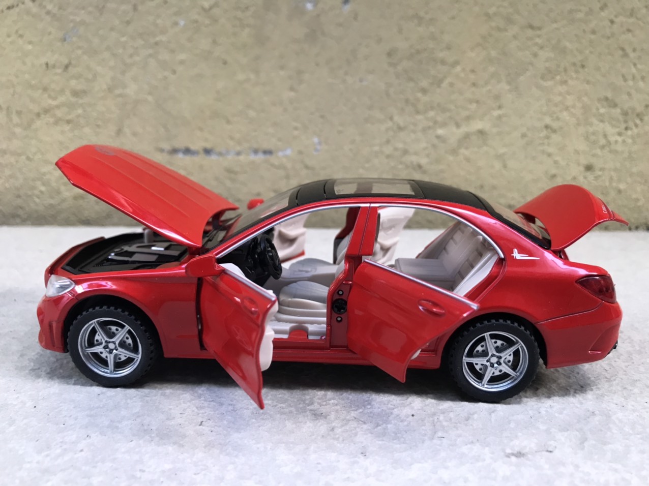 [HCM]Mô hình xe ô tô Mercedes C260L 1:32
