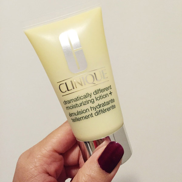 Kem Dưỡng Ẩm Clinique Dramatically Different Cho Da Khô, 50ml