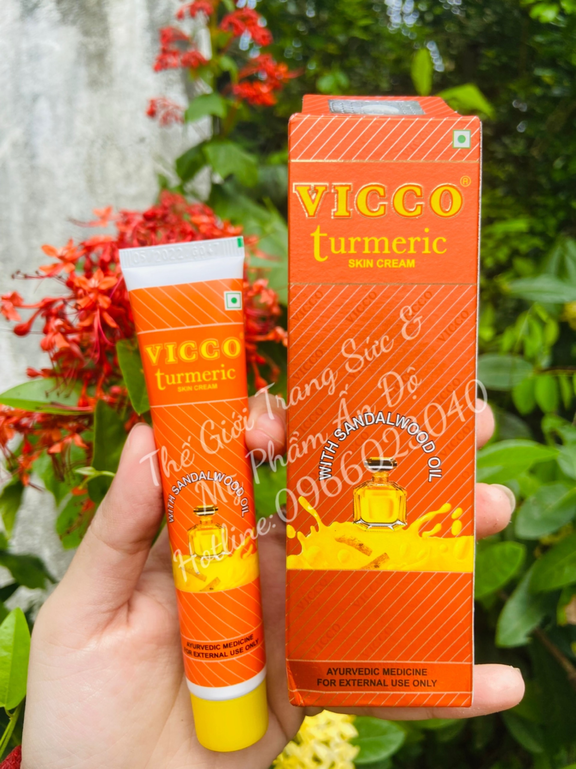 Vicco Turmeric Cream 30g India - Bath & Body Care - Moisturizing Milk - with Pine Essential Oil - Healthy and Bright Skin - Daily Use
