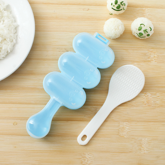 Khuôn lắc cơm kèm thìa cho bé ăn dặm DC03