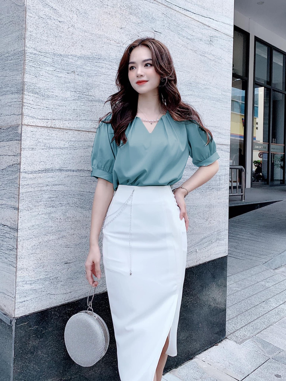 [HCM]ÁO CỔ V PHỐI CƯỜM