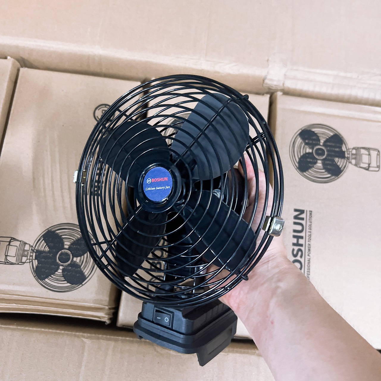 Quạt sạc điện, tích điện boshun quạt chạy pin 10 cell chân pin makita phổ thông.