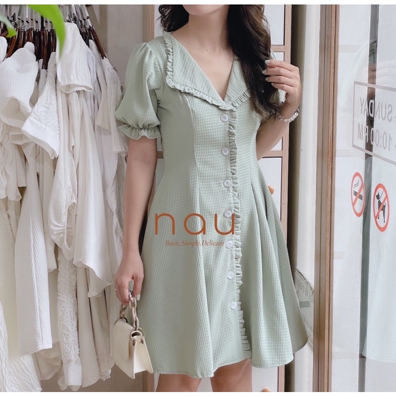 Đầm xốp mềm viền bèo cổ bẻ