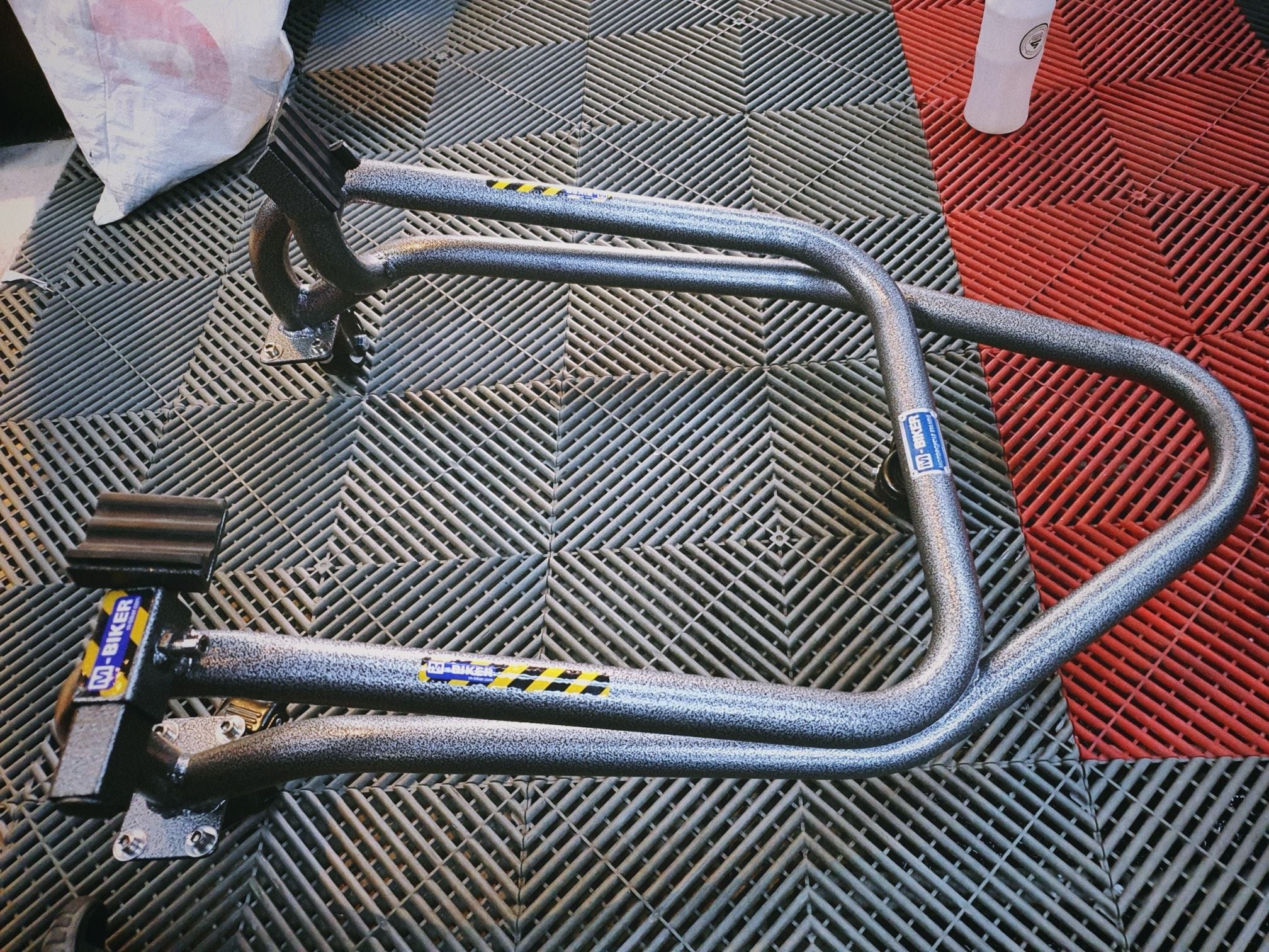 Ben nâng xe classic M-Bike
