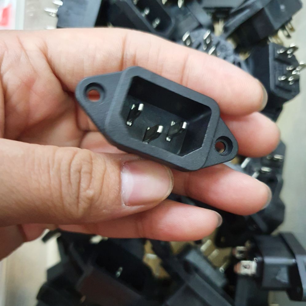 5 chiếc ổ cắm nguồn 3 chân