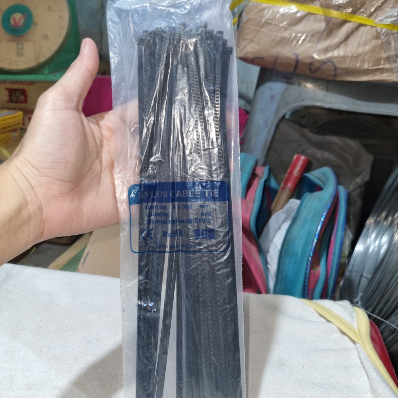 Dây rút nhựa  5 x 300 mm, đen ( y như hình)