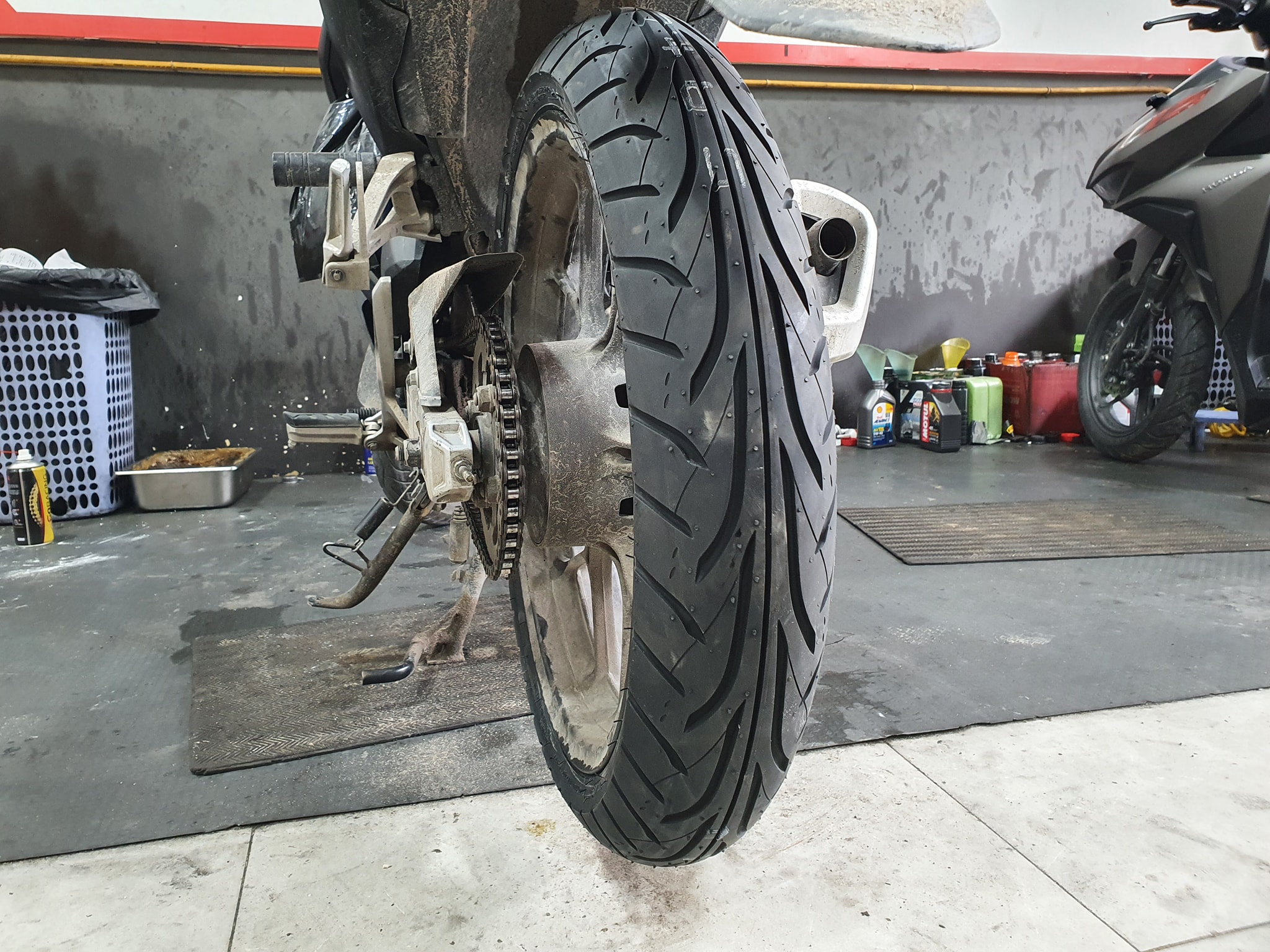 Vỏ xe Dunlop 110/70-17 gai GT601 (030005)