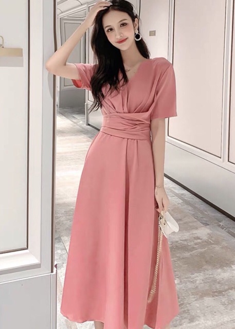Đầm hồng ruốc form dài chéo eo