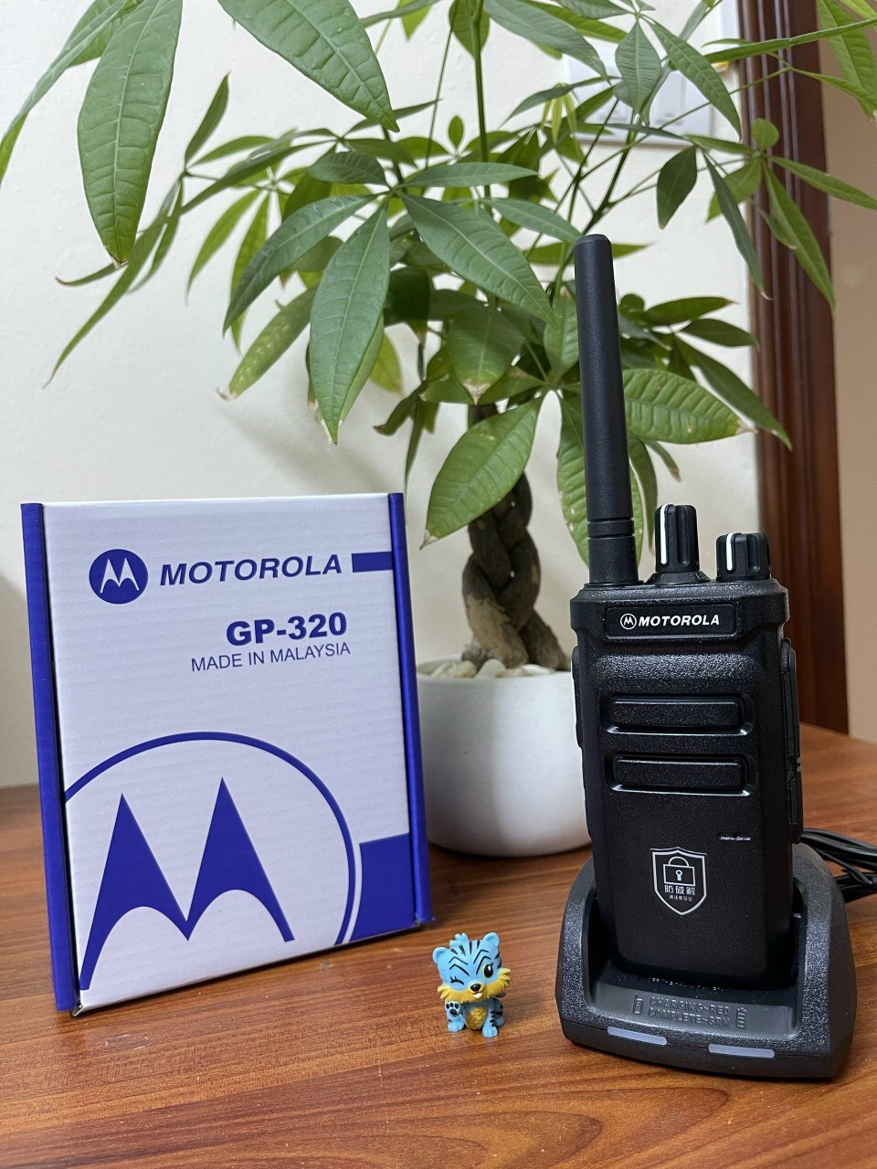 Motorola gp-320 walkie talkie automatic frequency detection version, 2 ports parallel charging