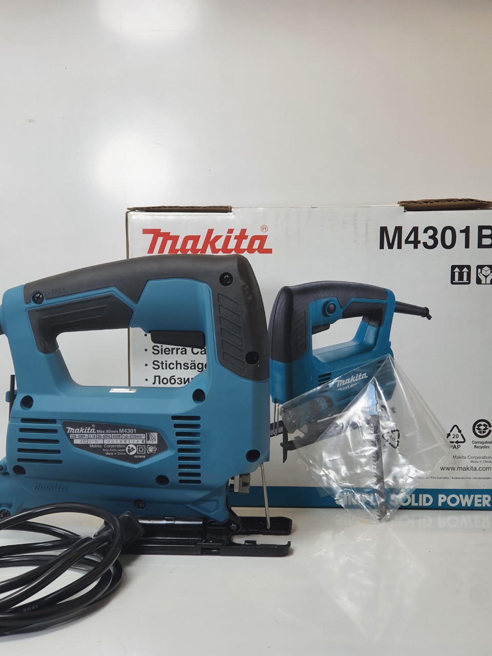 Máy cưa lọng Makita MT M4301B (450W)