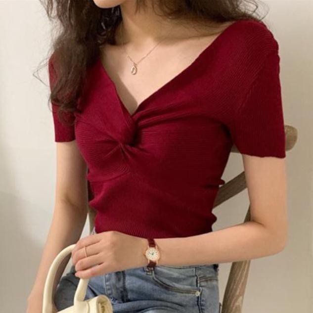 Áo soắn ngực tay cộc