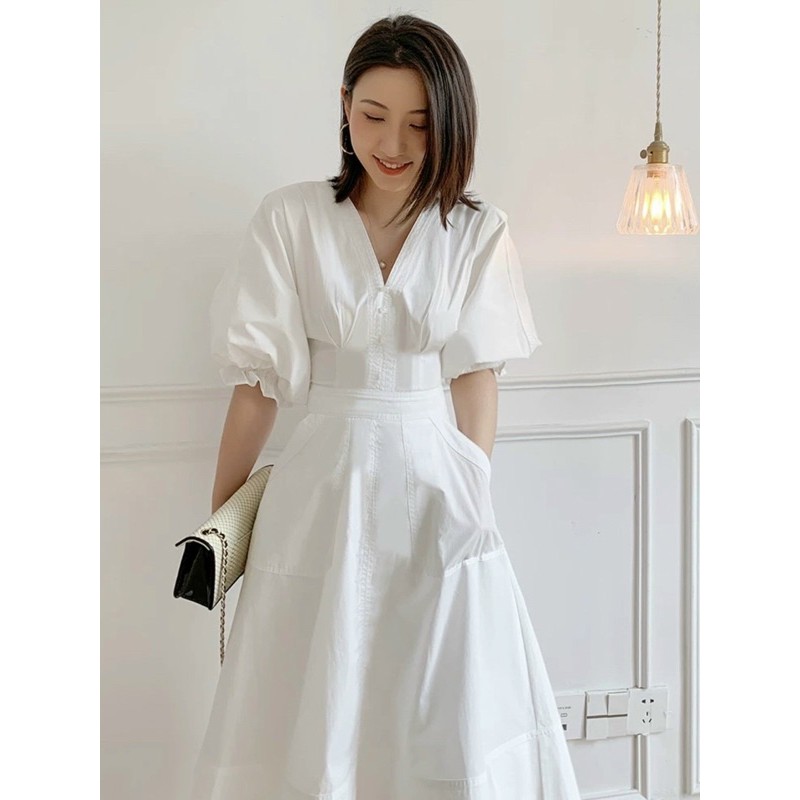 Đầm trắng cổ V tùng xoè