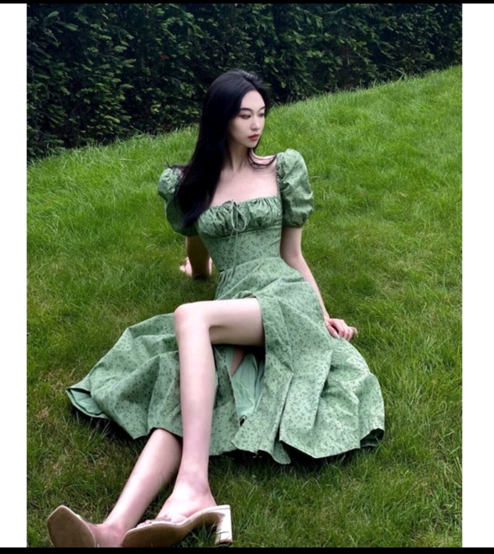 Đầm hoa nhí xẻ tà