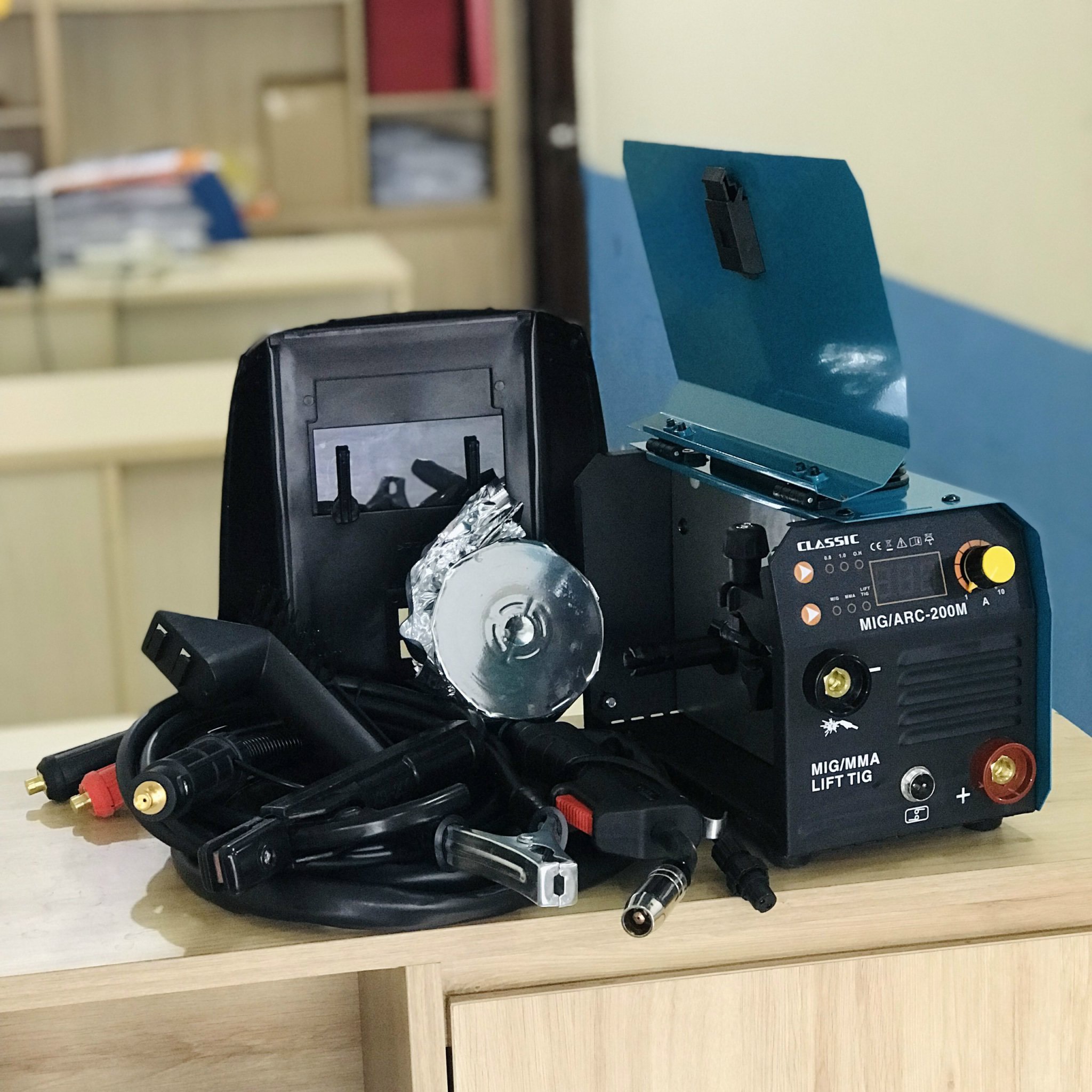 Máy hàn mig 3 chức năng Classic MIG/ARC 200M ( Tặng kính hàn điện tử, cuộn dây, 3 béc hàn)