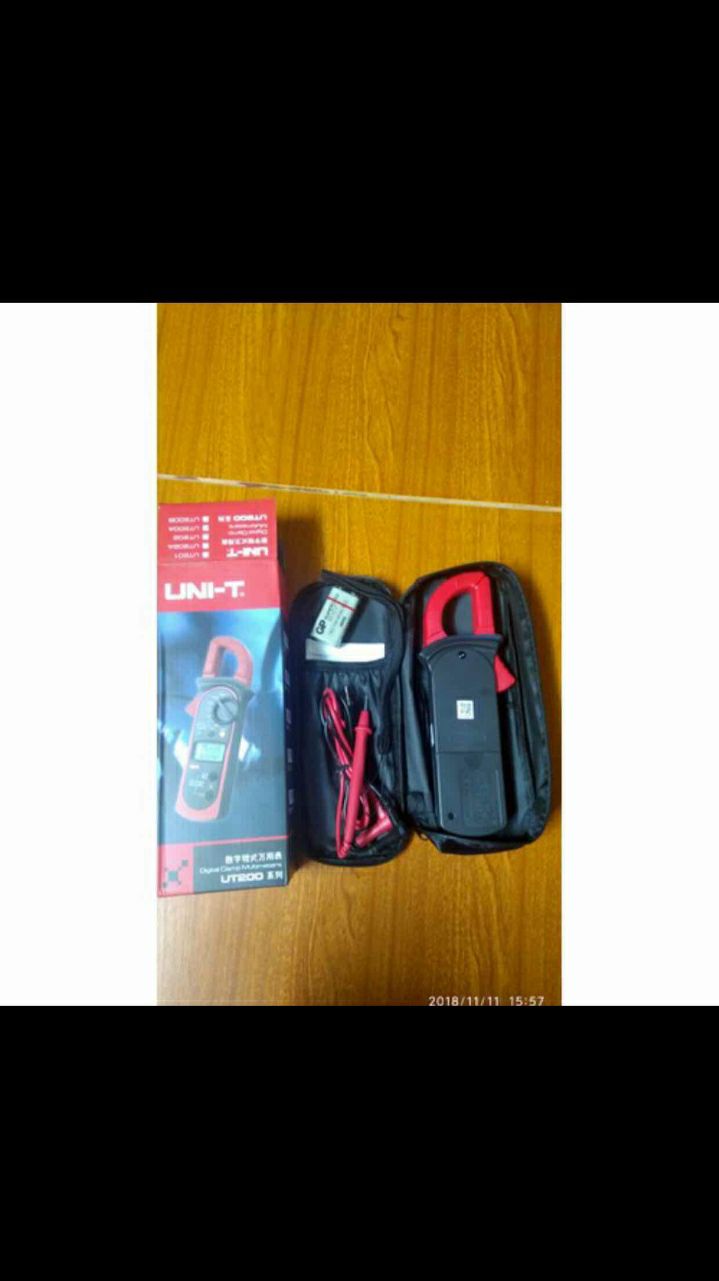 Đồng hồ kẹp dòng UT202