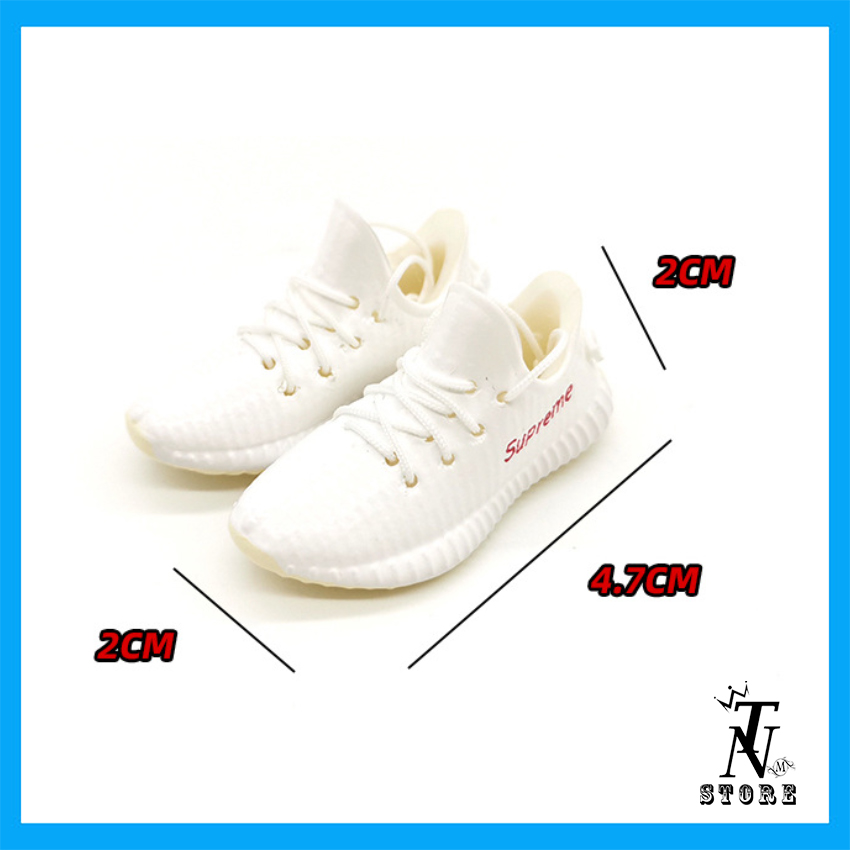 Móc khóa giày sneaker Yeezy tỉ lệ 1:6