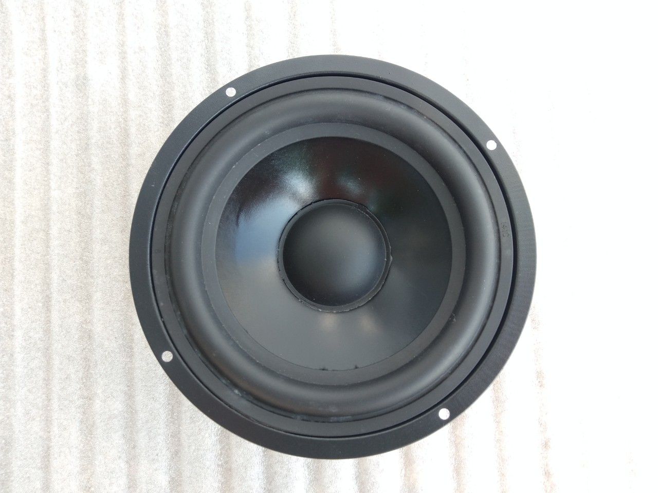 2 Bass Speakers 16 from 100 Rubber Ribs