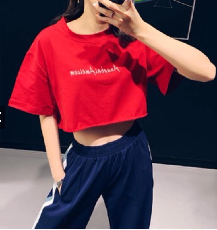 Áo thun croptop form rộng